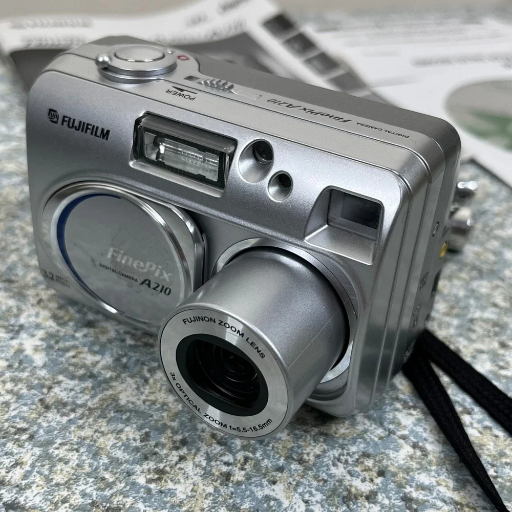 Fujifilm FinePix A210 Digital Camera Silver 3.2MP 3x Optical Zoom Vintage Y2K